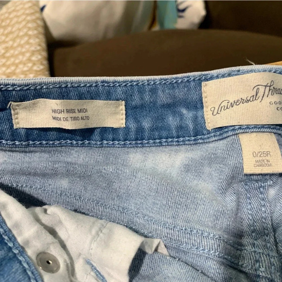 Universal Thread Women's jean shorts - Picture 2 of 3